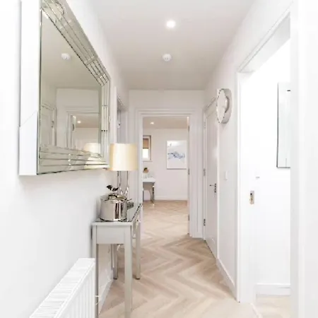 Apartman New Three Bedroom Ashbourne