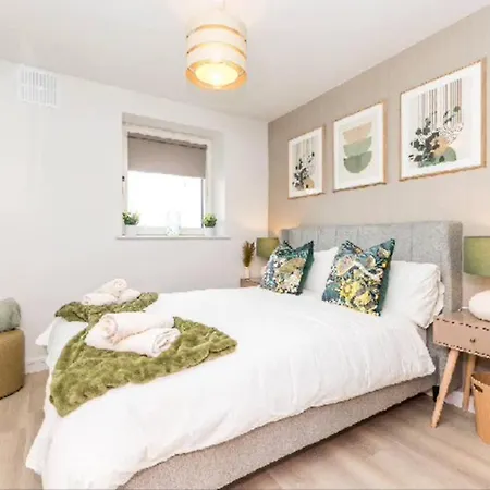 New Three Bedroom Apartamento Ashbourne