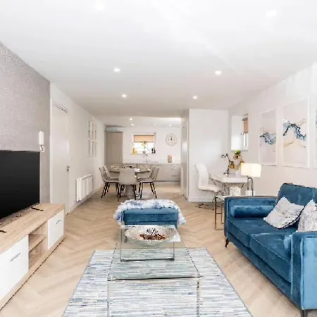 Apartamento New Three Bedroom Ashbourne